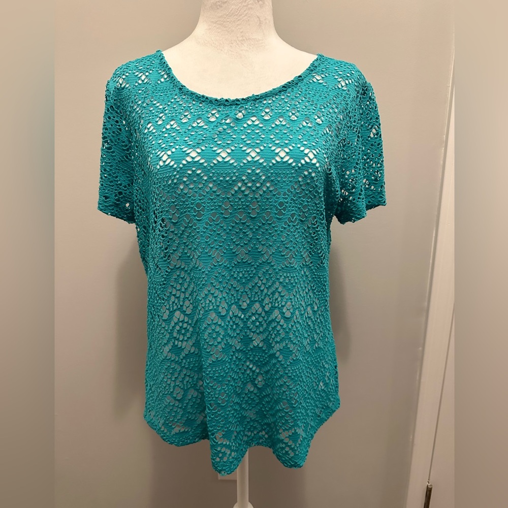 Chico’s open weave scoop neck top. Size 1. Turquoise. Longer at back